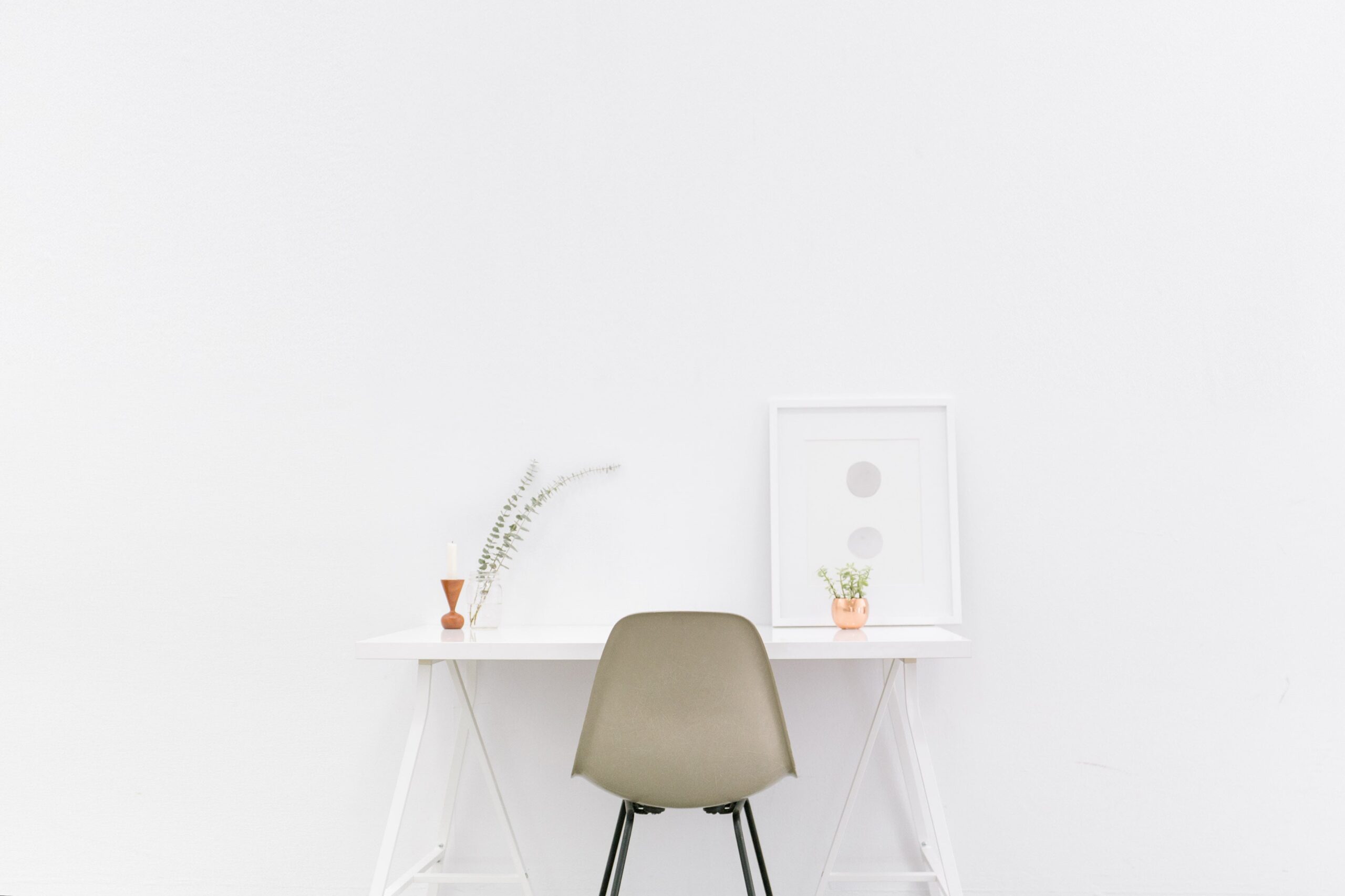 bench-accounting-49909-unsplash-min